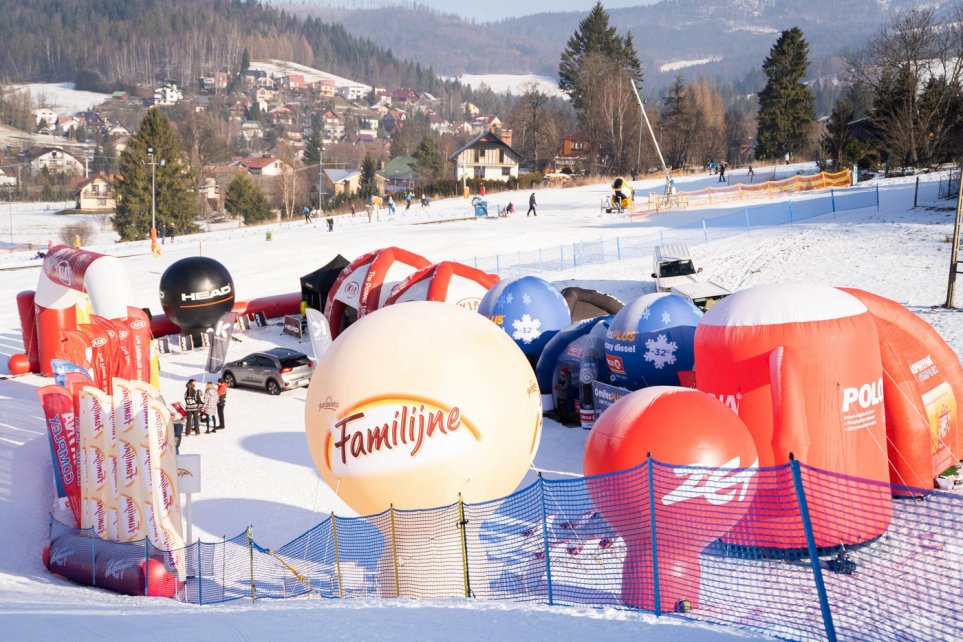 Miasteczko "Start do nart" Radia Zet na Stacji Narciarskiej Cieńków